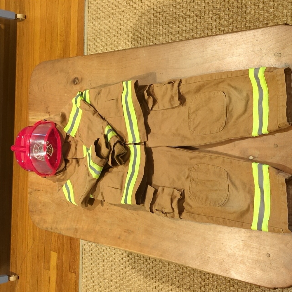Kids firefighter costume 4-6Y
